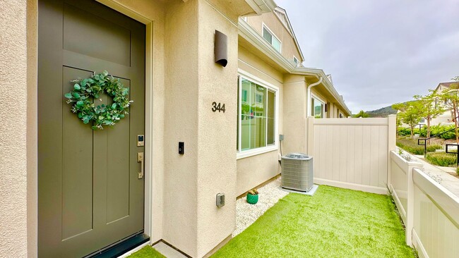 Building Photo - Beautiful, Newer Construction Home in Desi...