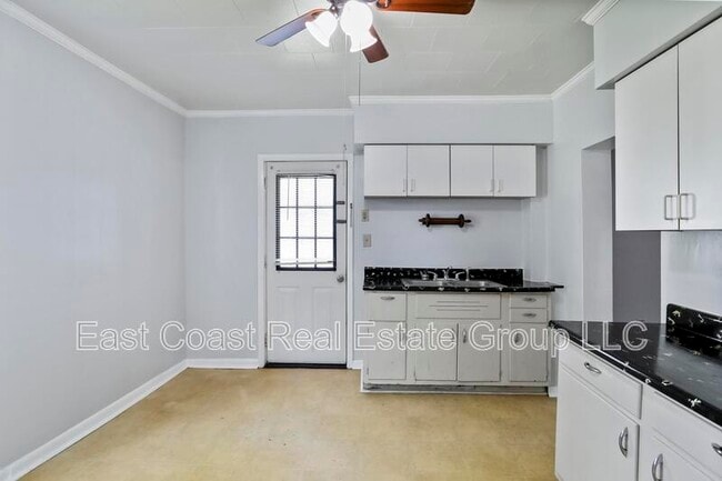 Building Photo - 730 1/2 W Washington St
