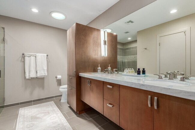 Building Photo - Spacious 2 Bed, 2 Bath Woodland Park Townhome