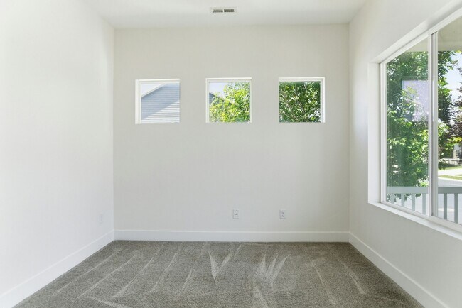 Building Photo - 5152 E Sequoia Way