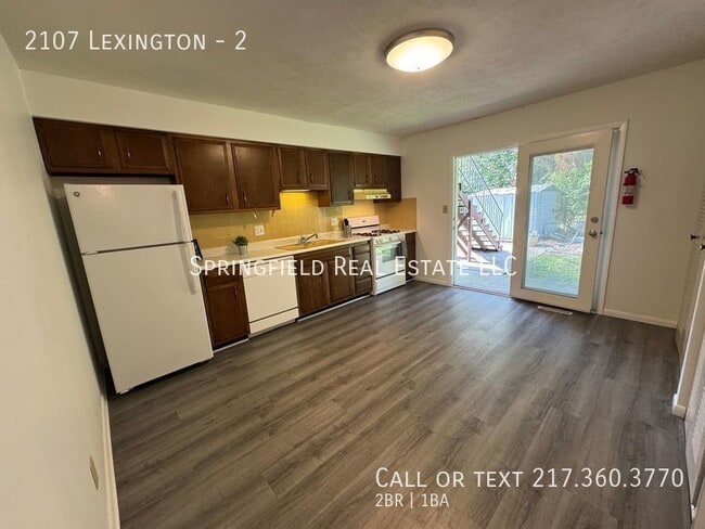 Building Photo - Stylish 2-Bedroom Main Level Unit with Spa...