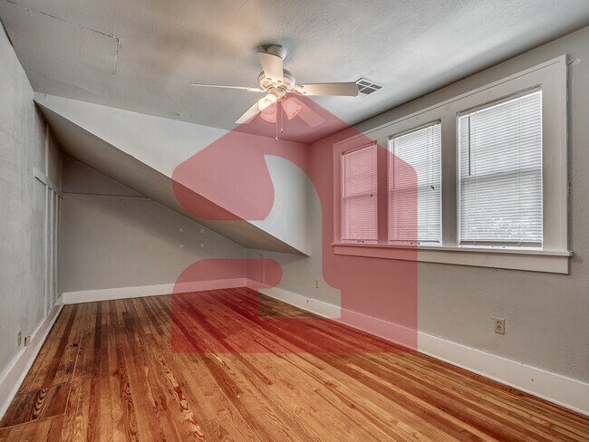 Building Photo - 1501 Gladstone Terrace