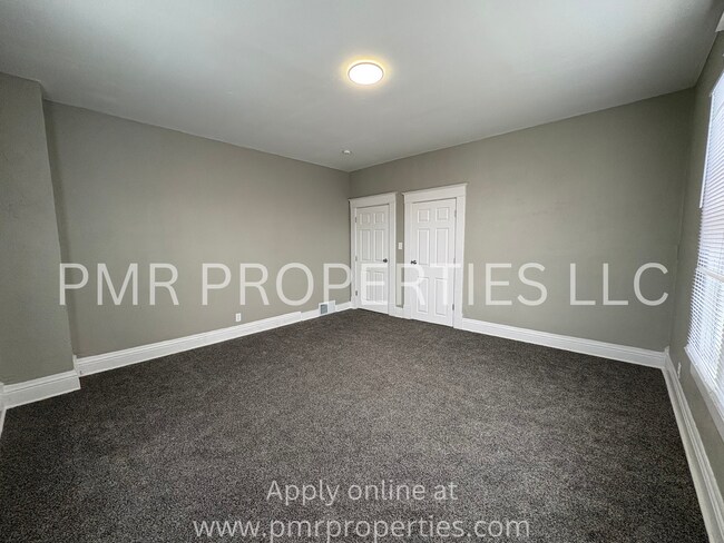 Building Photo - 3 Bedrooms / 1.5 Bathroom House