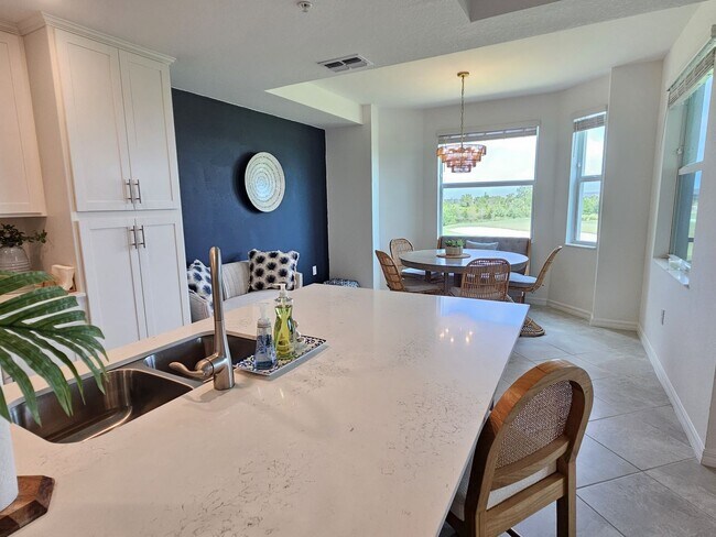 Building Photo - Annual UNFURNISHED or FURNISHED for your convenience: 2 Bedroom 2 Bathroom 2nd Floor Elevator acc...