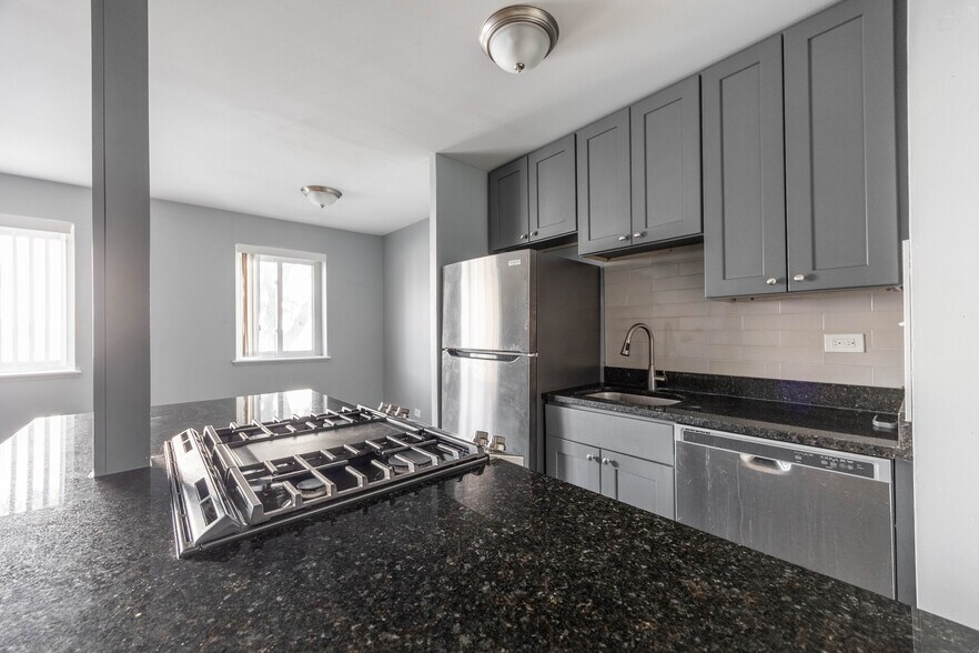 Building Photo - 656 W Grace St