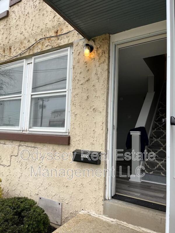 Building Photo - 4006 Arctic Ave