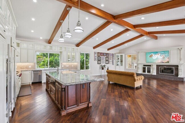 Building Photo - 27048 Triumph Ave