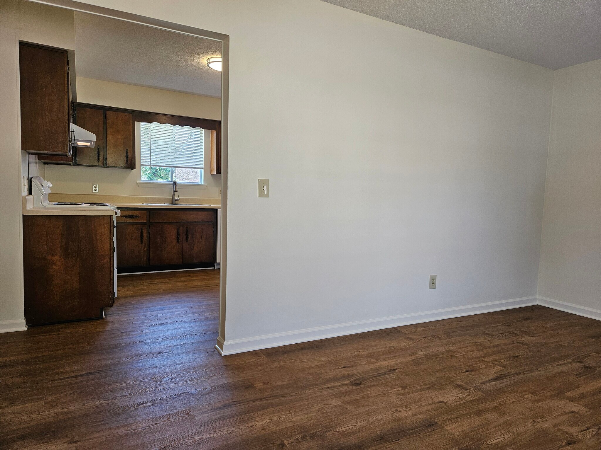 Kitchen entrance - 3696 Bennett Rd