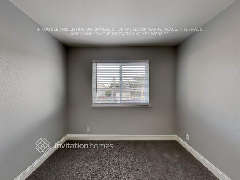 Building Photo - 413 Rolling Oak Dr