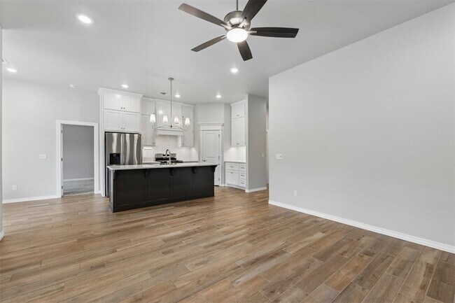 Building Photo - 16129 Villa Valeria Way