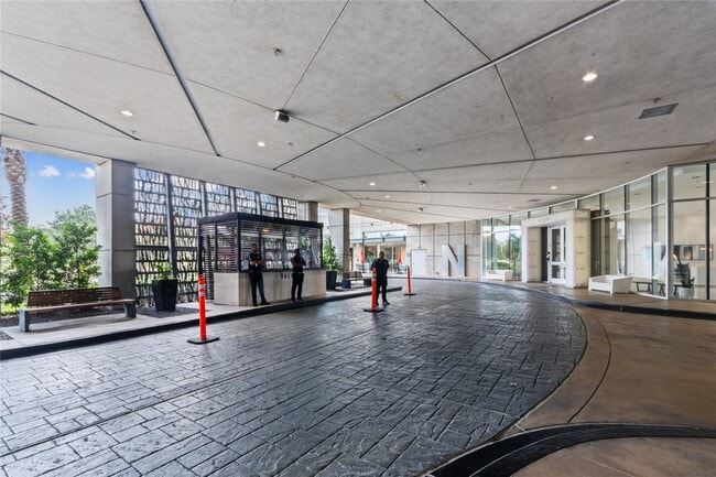 Building Photo - 5925 Almeda Rd