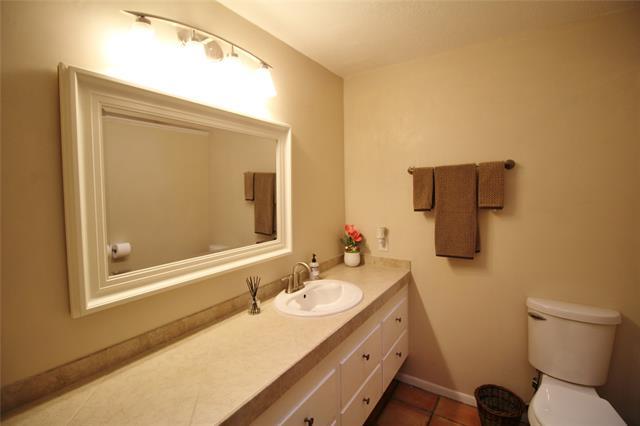 Building Photo - 18359 Hickory Cir