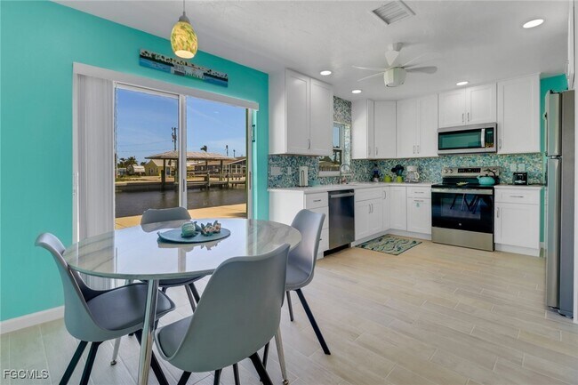 Building Photo - 2567 Cay Cove