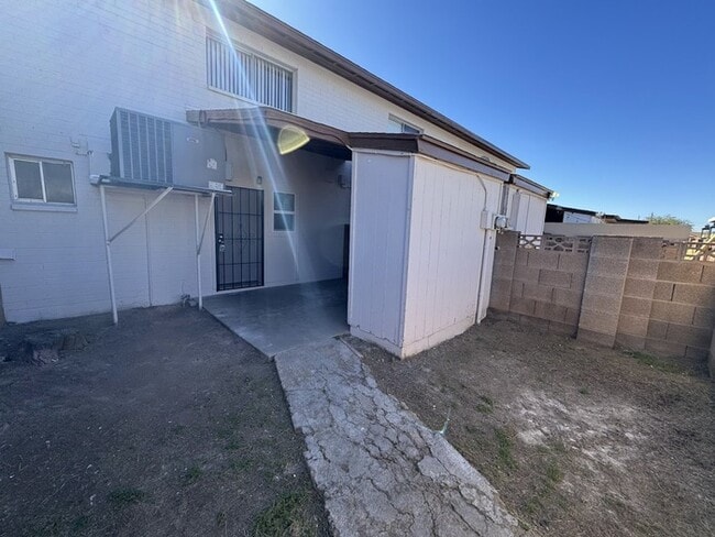 Building Photo - 7129 W Hazelwood St