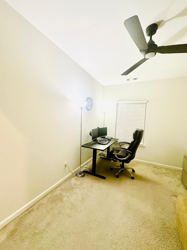 Building Photo - 2048 Oglethorpe Dr