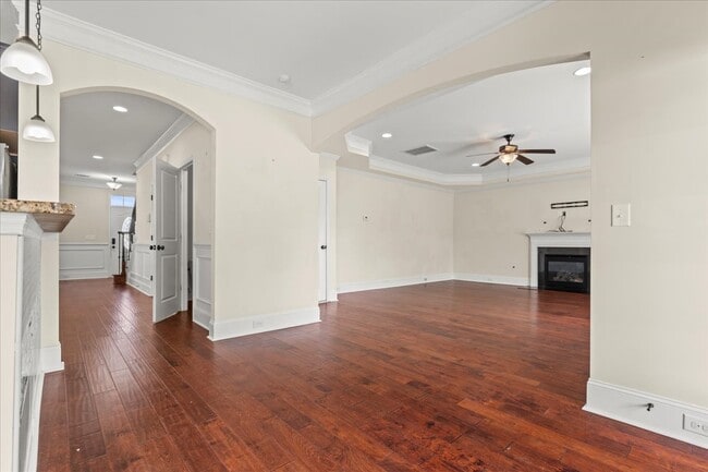 Building Photo - 1635 Lake Wateree Dr