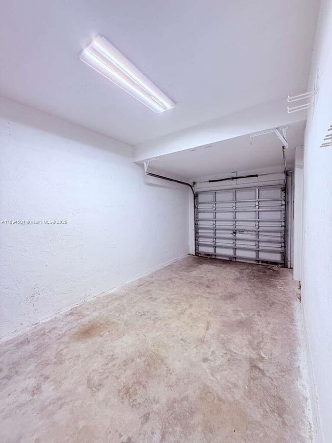 Building Photo - 16839 SW 1st Manor