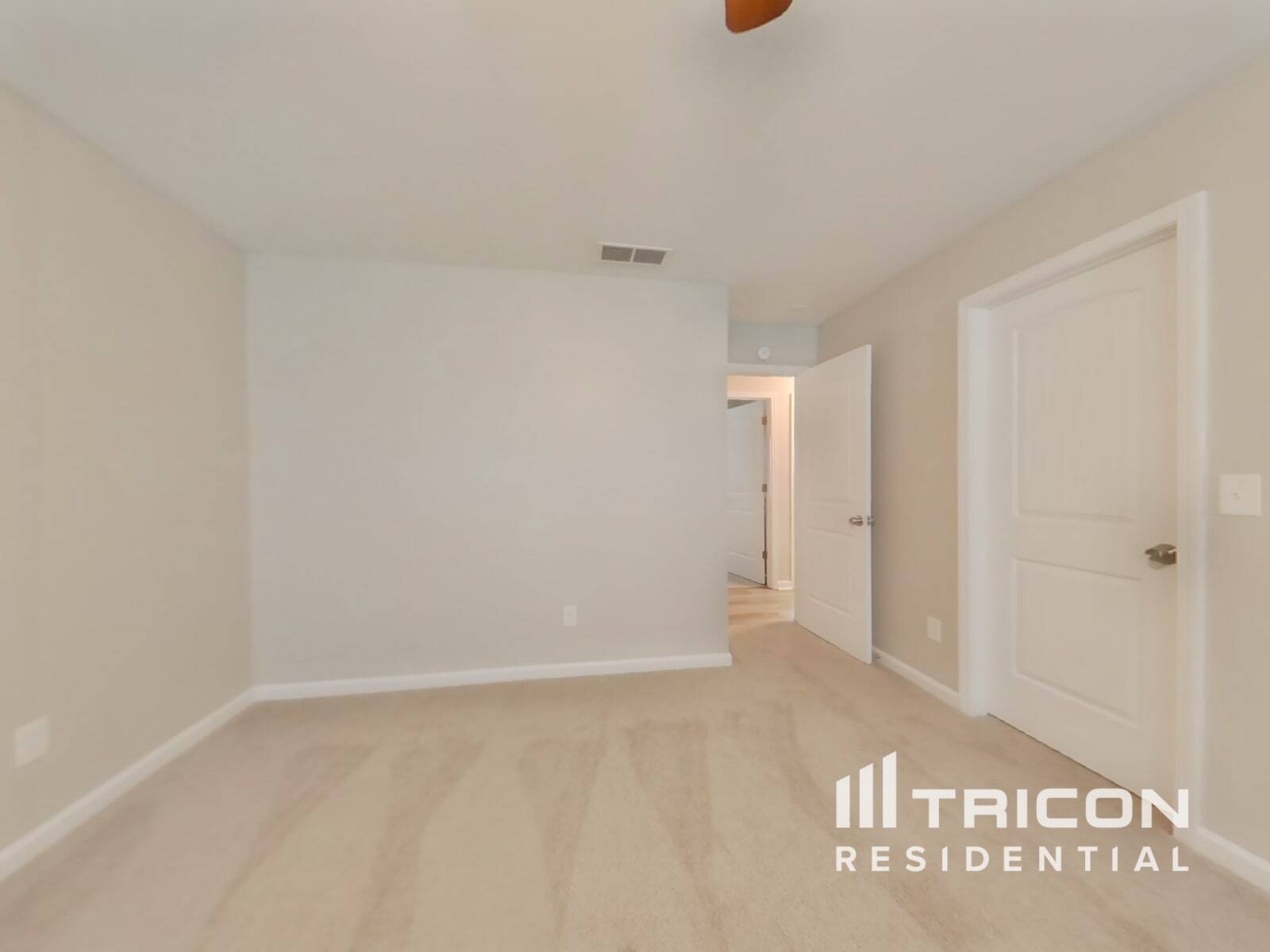 Building Photo - 652 Amberwood Dr