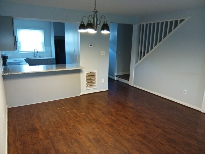 Building Photo - Room in Townhome on Bona Ct