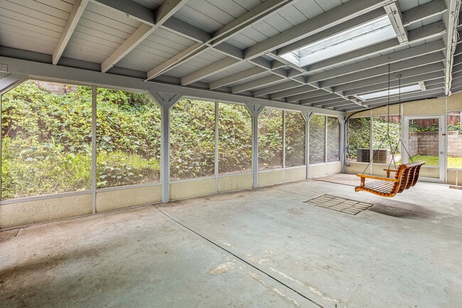 Building Photo - 9351 La Suvida Dr