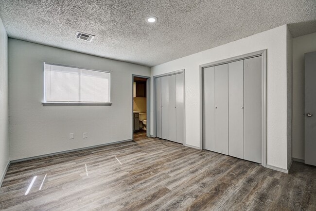 Building Photo - Beautiful 2 bed 2.5 bath condo home! Ready Soon!