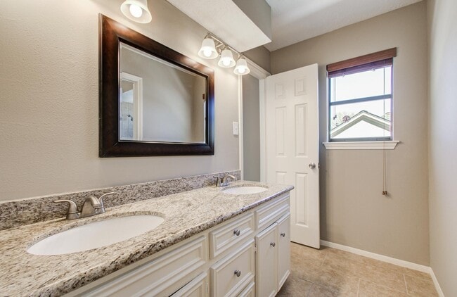 Building Photo - 1511 Calveryman Ln