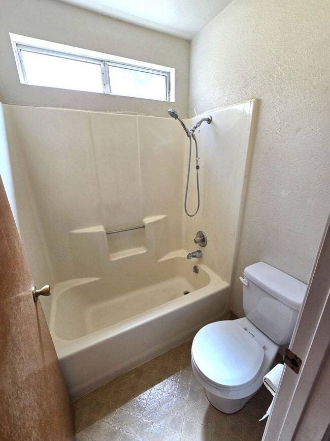 Building Photo - Beautiful 3 Bedroom 2 Bath Home in Gated Community