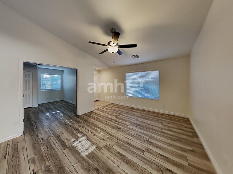 Building Photo - 31491 N Cactus Dr