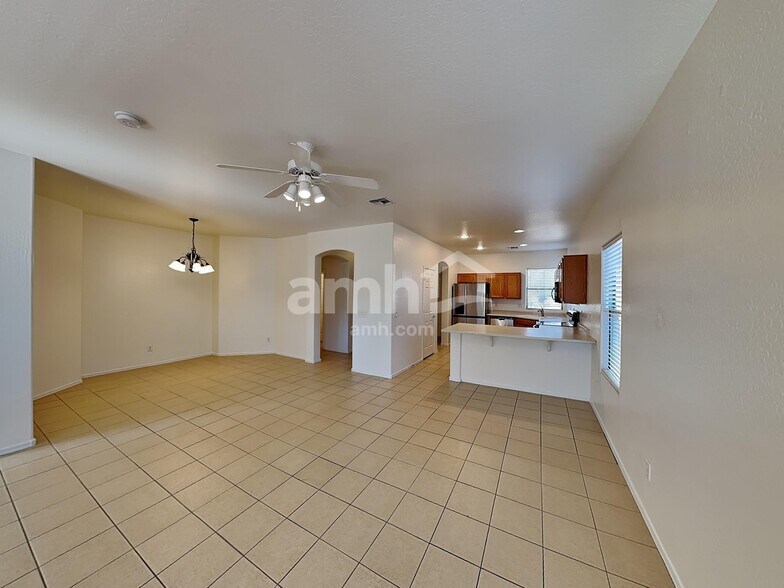 Building Photo - 8821 W Hilton Ave