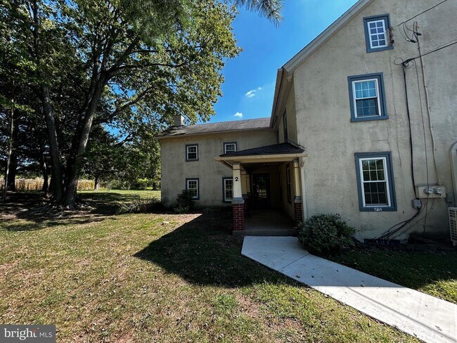 Building Photo - 1239 Salford St