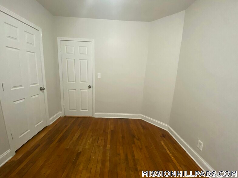 Building Photo - 184 Walnut Ave