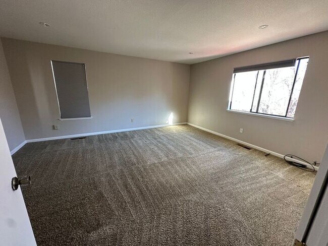 Building Photo - 285 Lemming Dr