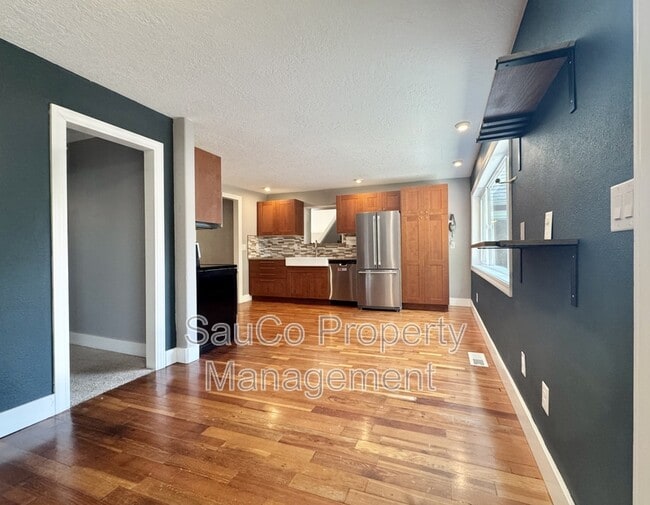 Building Photo - 6543 SE Borwick St