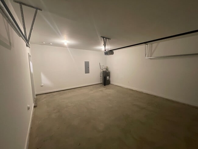 Building Photo - Home for Rent in Oak Grove, AL!!! Available to View Now!
