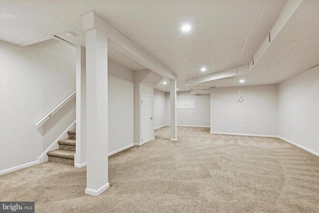 Building Photo - 270 Deer Run Ct