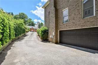Building Photo - 8903 Carroll Manor Dr