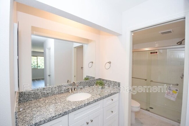 Building Photo - 630 Chapala Dr