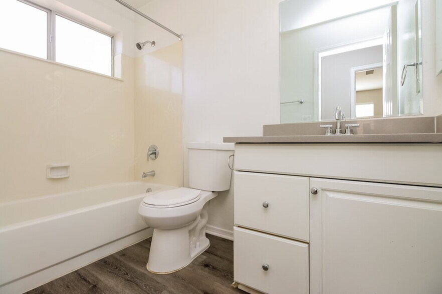 Building Photo - 1042 N Blackbird Dr