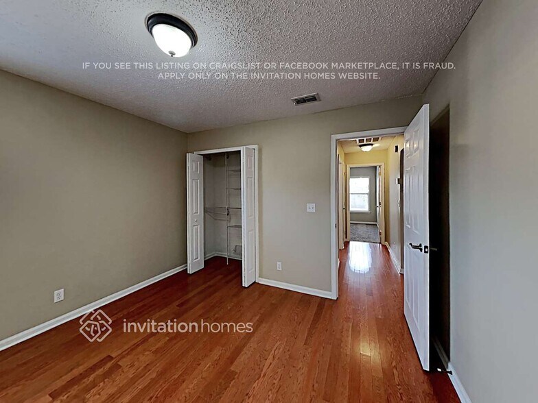 Building Photo - 1727 Blue Ridge Dr