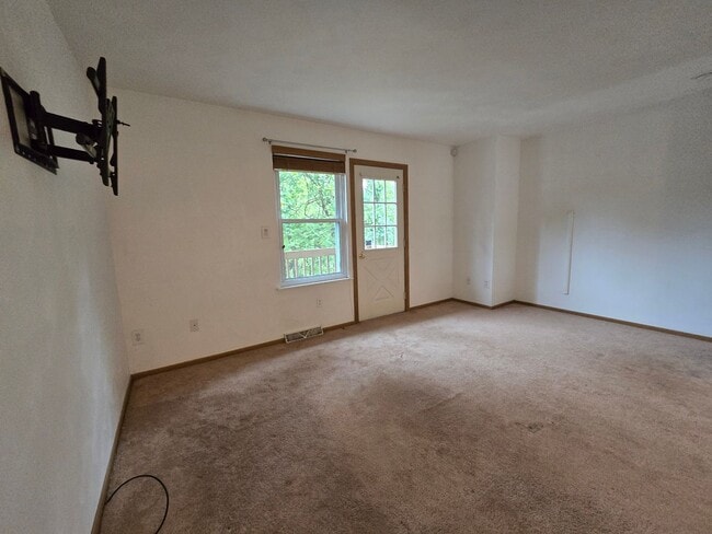 Building Photo - End Unit Townhouse - Plum School District ...