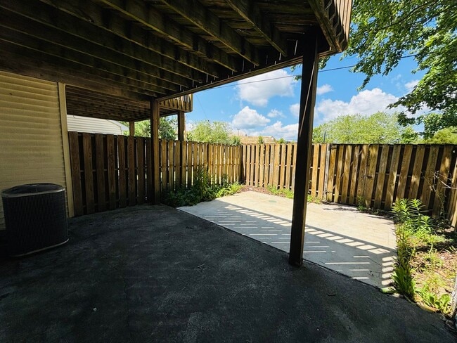 Building Photo - 2502 Ridge Rd