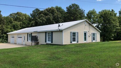 Building Photo - Very large 2 bedroom Rambler in Park Hall, MD