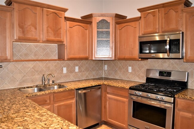 Building Photo - 14350 N Cave Dr