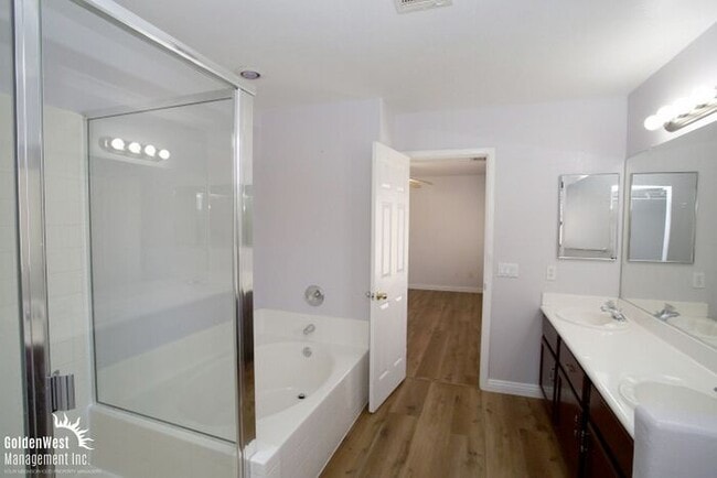 Building Photo - Charming 4Bdm 2.5Ba Home in the Heart of S...