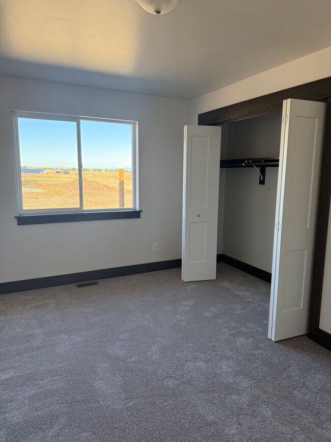 Building Photo - Brand New 3 Bed 2 Bath with double attache...