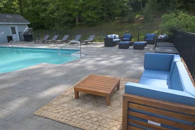 Building Photo - 184 Ruggles Rd