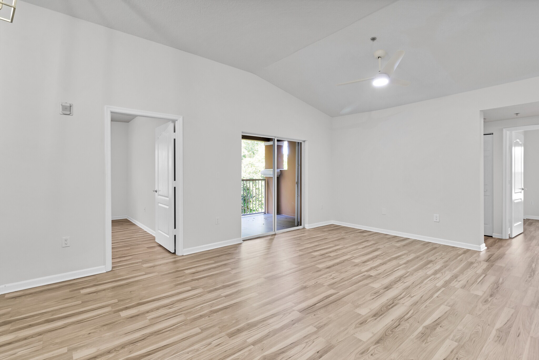 Building Photo - 5095 Fairways Cir