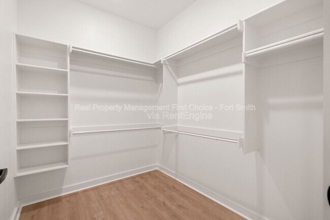 Building Photo - 8826 Cantera Dr