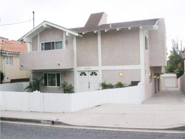 Front Bldg - 2116 Pullman Ln