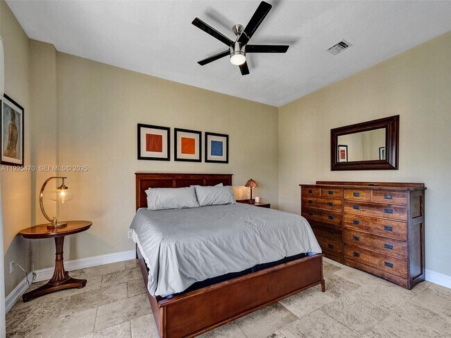 Building Photo - 2356 Wilton Dr